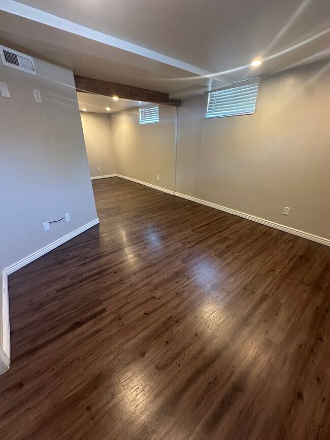Building Photo - GET $500 OFF THE FIRST MONTHS RENT!!!!