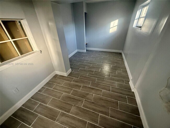 Building Photo - 1132 NW 30th Ave