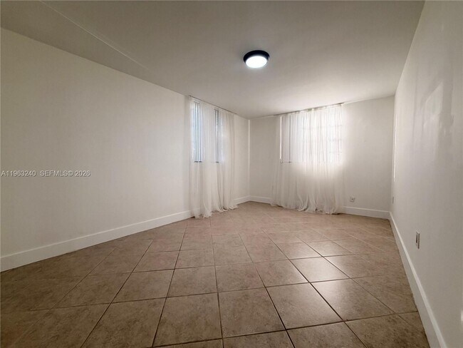 Building Photo - 10835 SW 112th Ave