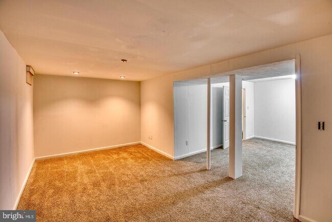Building Photo - 9220 Pinenut Ct