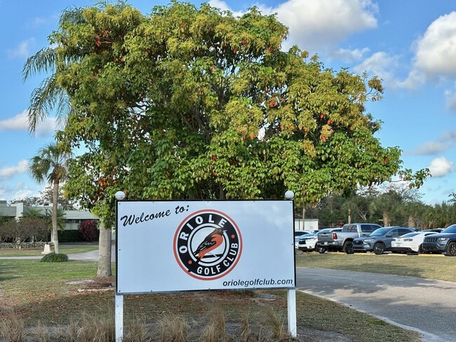 Building Photo - 1055 Country Club Dr