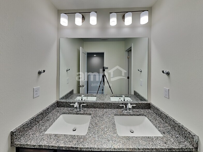 Building Photo - 314 Banyan Frst Dr