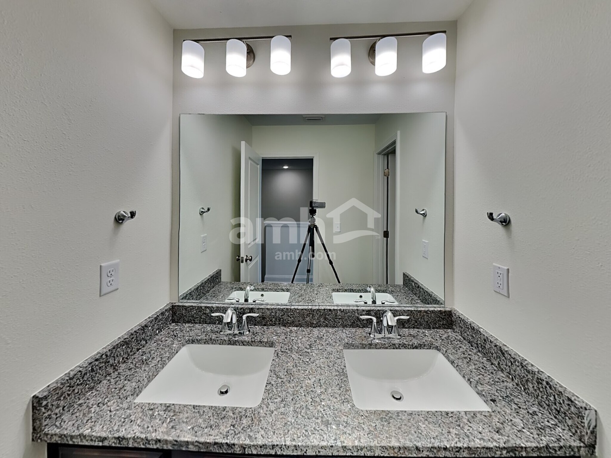 Building Photo - 314 Banyan Frst Dr