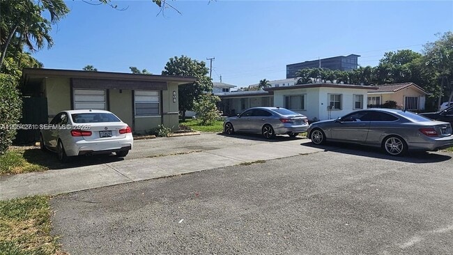 Building Photo - 808 NE 10th St