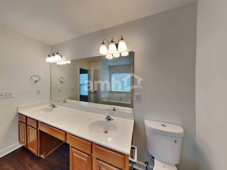Building Photo - 4219 Kiser Woods Dr SW