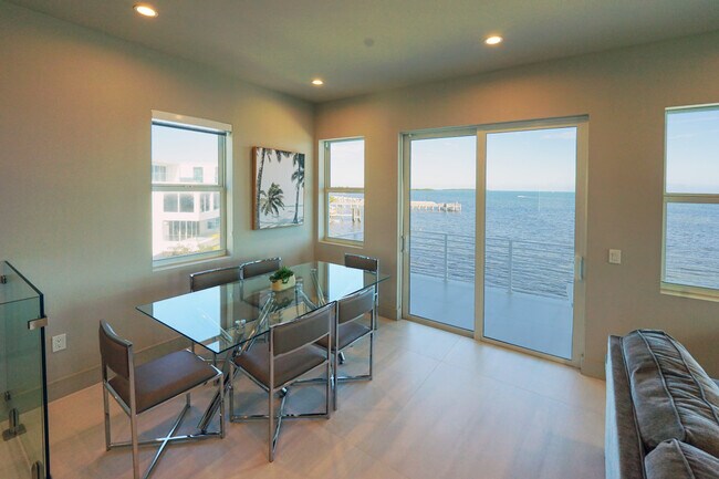 Building Photo - 99 Seaside Ave
