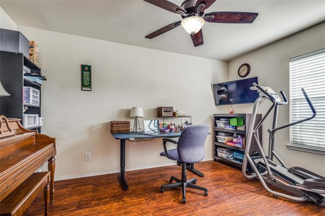 Building Photo - 6025 Goldenrod Dr