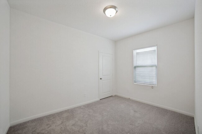 Building Photo - 14426 Elkhorn Crest