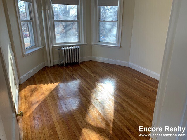 Building Photo - 1163 Boylston St