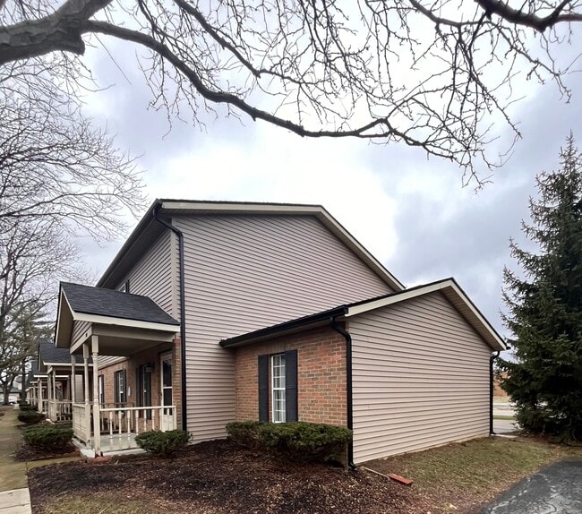 End unit! - 1172 Worthington Woods Blvd