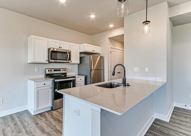 Building Photo - 6941 Holly Ct