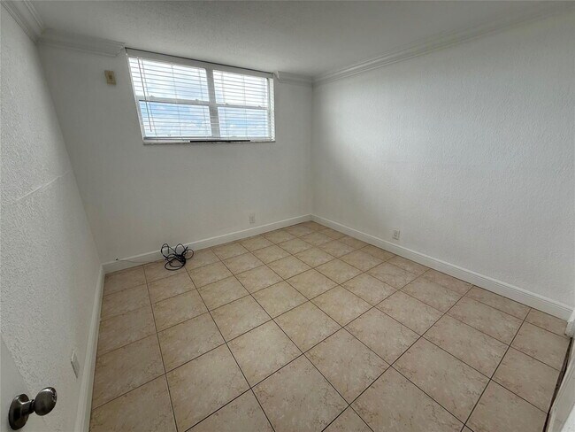 Building Photo - 2400 NE 10th St