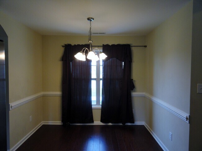 Building Photo - Close to Everything!