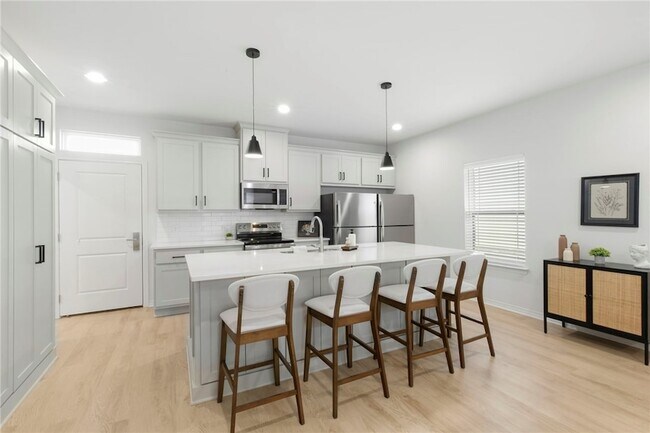 Building Photo - 307 Sterling St