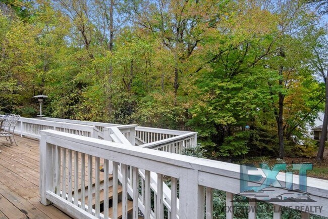 Building Photo - Lakefront Rental in Long Branch Shores