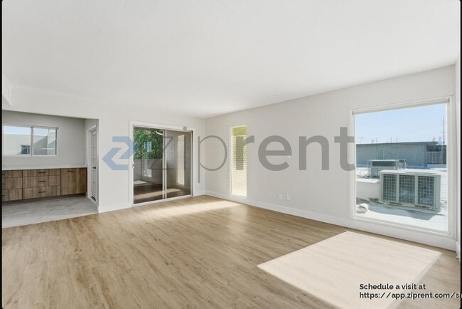 Building Photo - 4142 E Calle Redonda