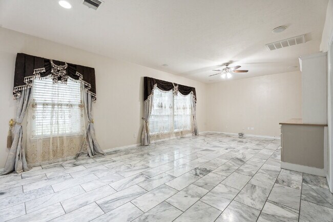 Building Photo - "Charming 4-Bed Home with Elegant Granite Touches & 2.5 Baths!"