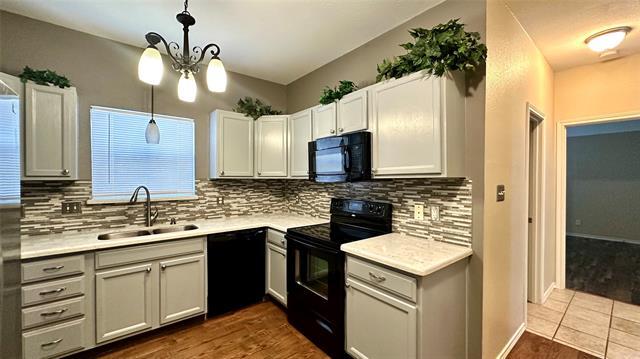 Building Photo - 1402 Peregrine St