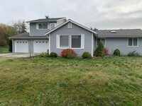 Building Photo - ***PENDING APPLICATIONS***Lovely Home with...