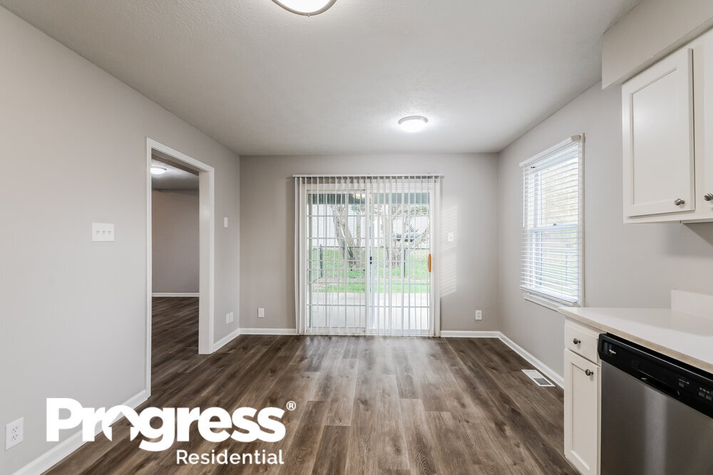 Building Photo - 10713 Creekside Woods Dr