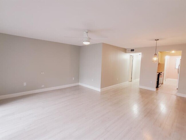 Building Photo - 1021 Mockingbird Ln