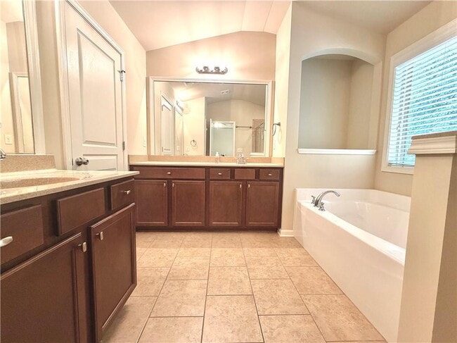 Building Photo - 6215 Crested Moss Dr