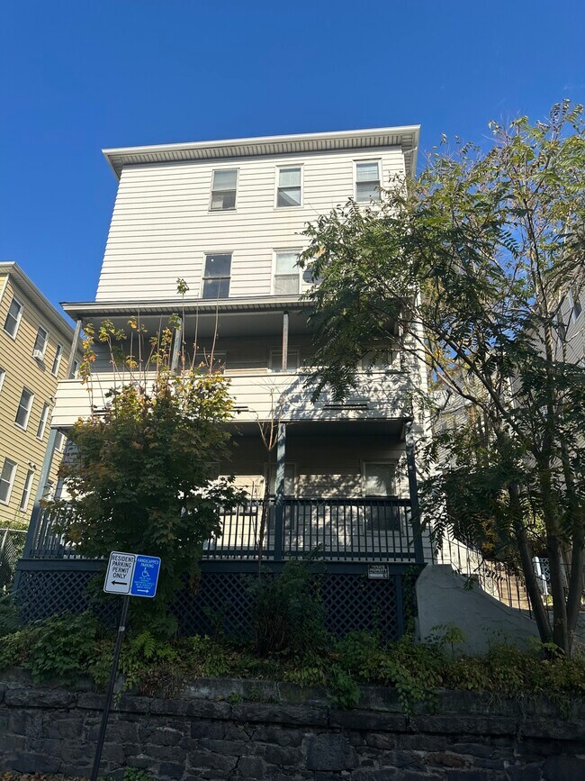 Building Photo - 61 E Central St