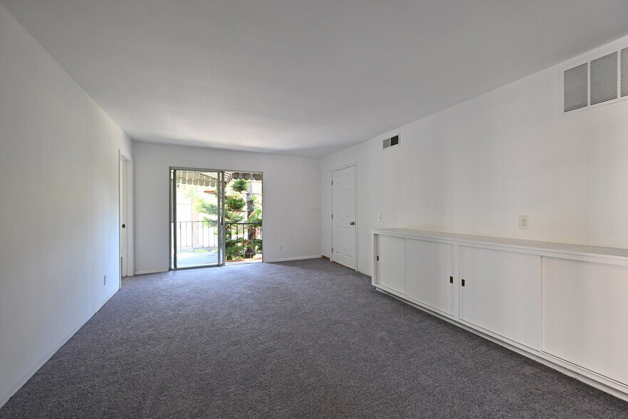 Building Photo - 11063 Ohio Ave