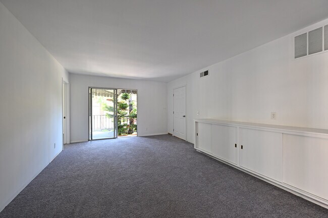 Building Photo - 11063 Ohio Ave