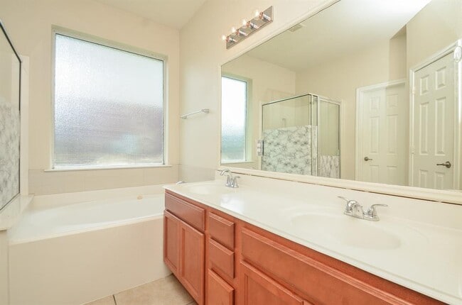Building Photo - 12214 Iris Hollow Way