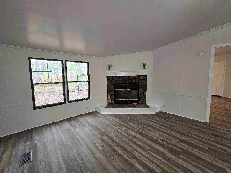 Building Photo - 415 Walker Dr