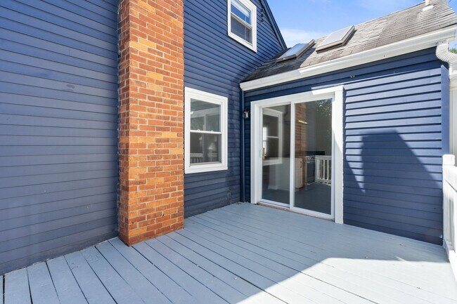 Building Photo - Entirely Renovated 3 bed, 1 bath in Overbrook- Brand New Kitchen and Bathroom!!