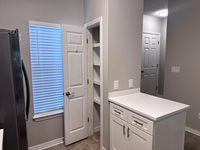 Building Photo - 2703 Bay Club Dr