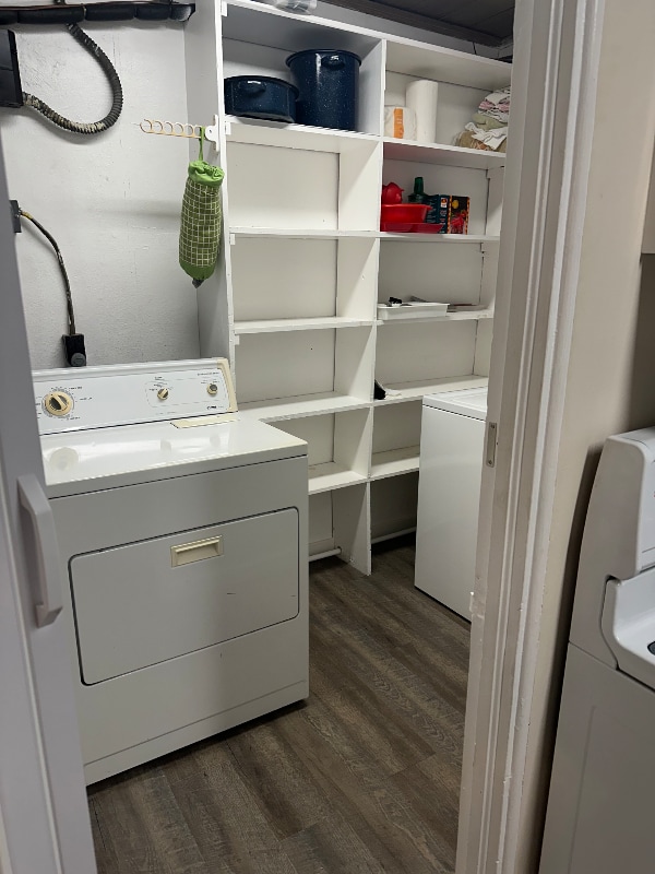 Building Photo - 204 E Ave C