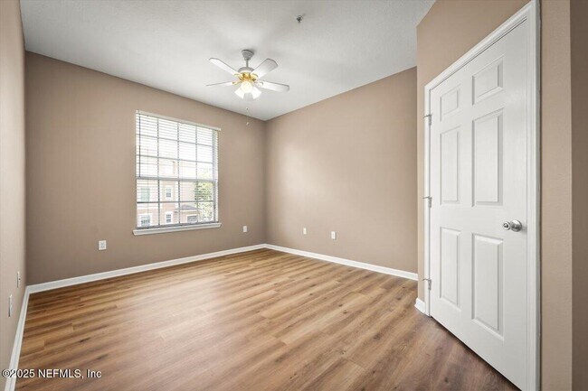 Building Photo - 7990 Baymeadows Cir E