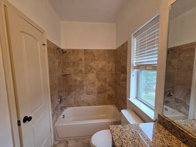 Building Photo - 2810 Auburn Glade Ct