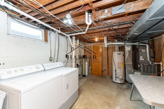 Building Photo - 2920 20th St SE