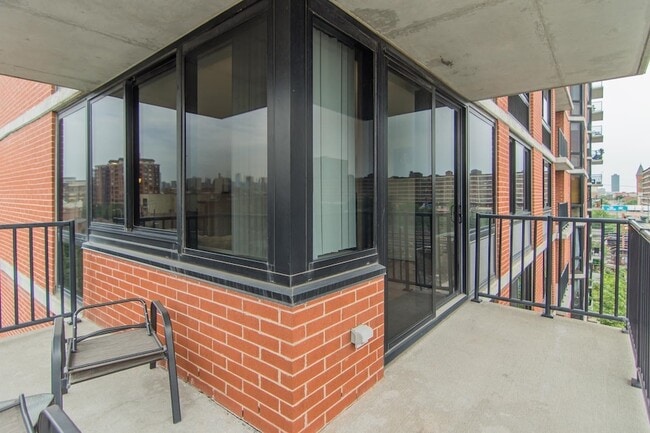 Building Photo - 700 Grove St