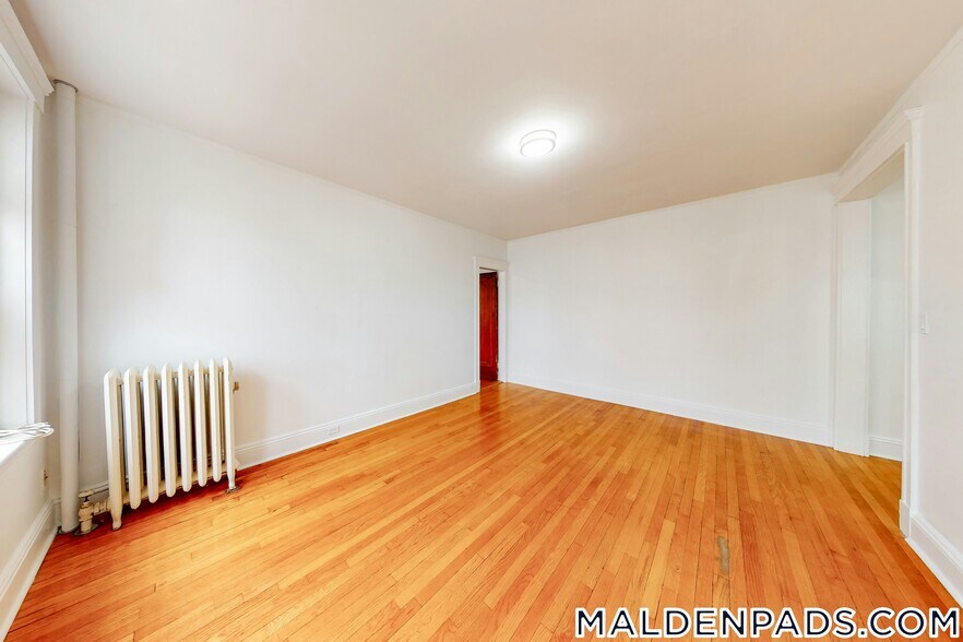 Building Photo - 170 Maple St