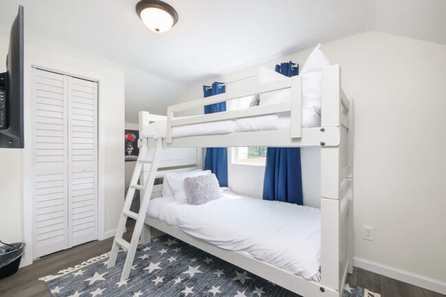 Building Photo - 415 Short St