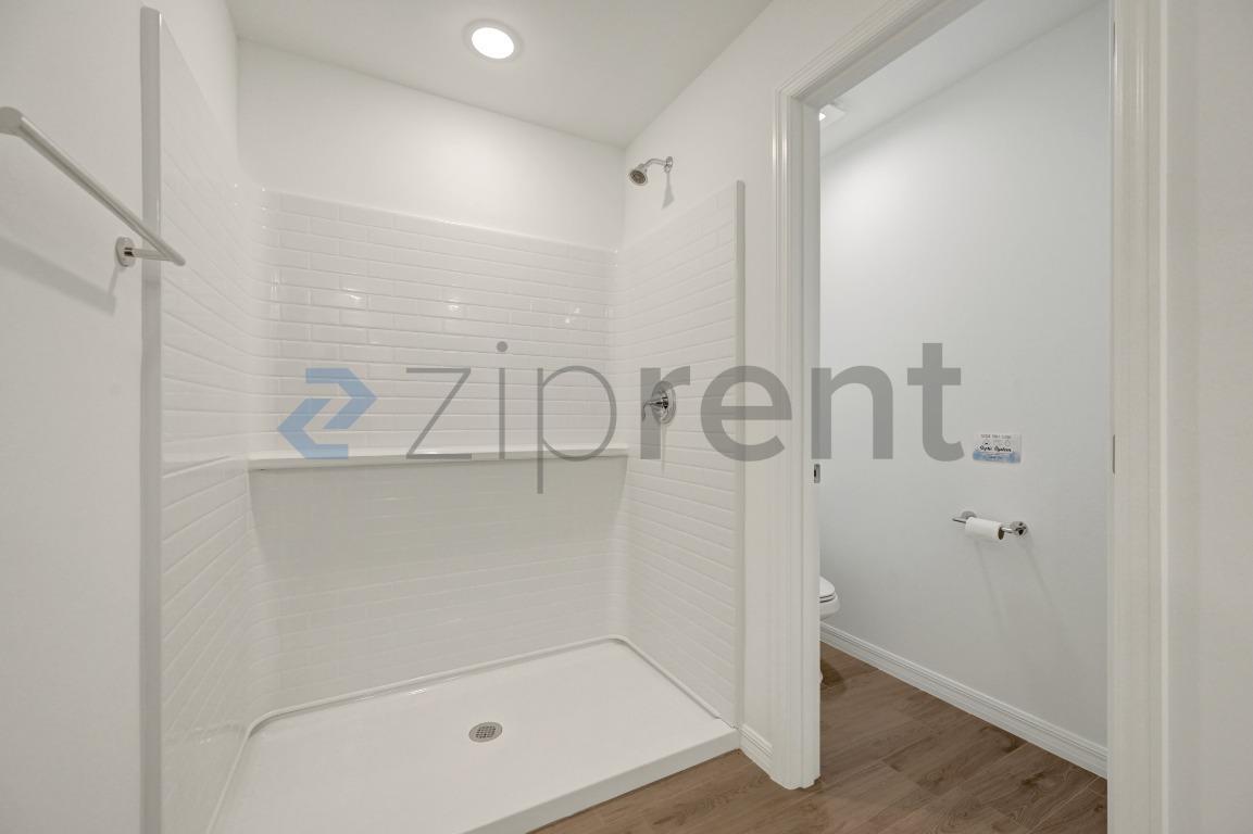 Building Photo - Unit
