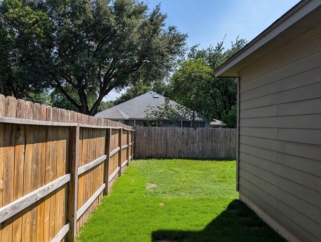 Building Photo - 1227 Old FM 306