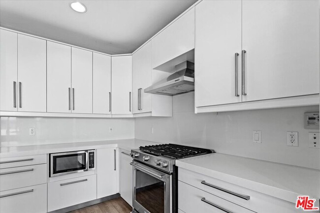 Building Photo - 6955 Trolleyway S
