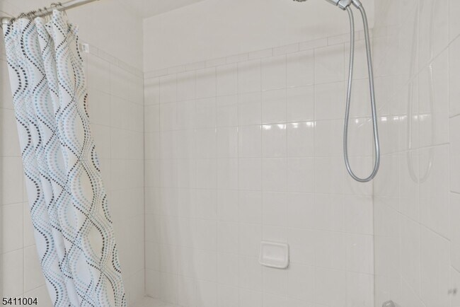 Building Photo - 137 Stratford Dr