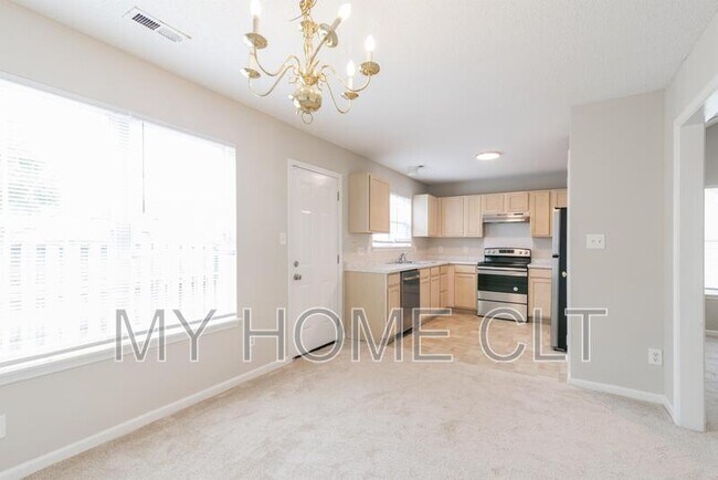 Building Photo - 12025 Brownestone View Dr