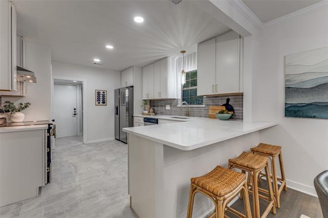 Building Photo - 5848 Kenwood Ave