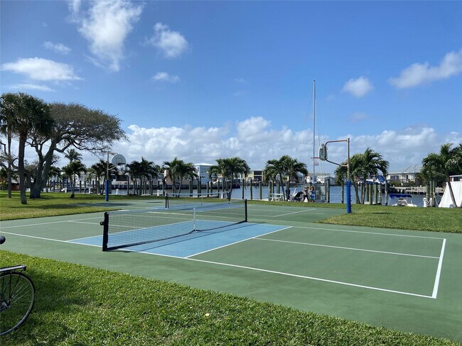 Building Photo - 10701 S Ocean Dr