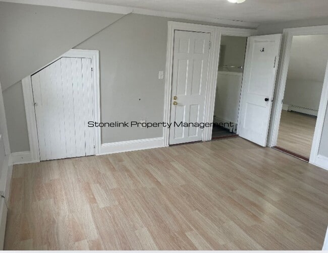Building Photo - 49 Commodore St
