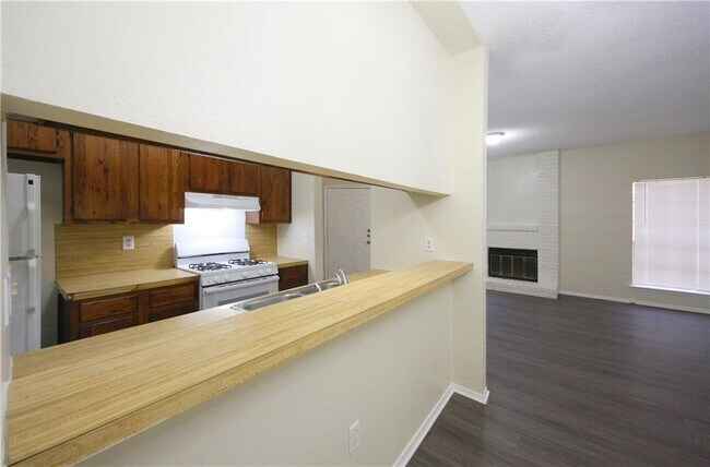 Building Photo - 11611 April Dr