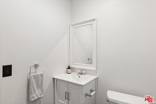 Building Photo - 4145 Sunswept Dr